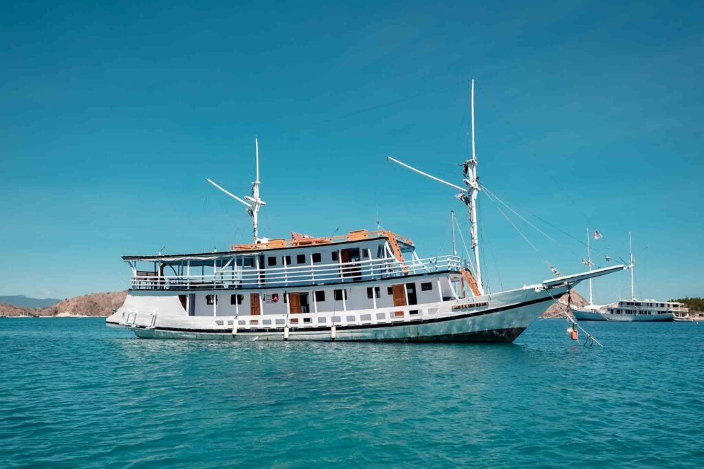 Lamborajo-I-Liveaboard
