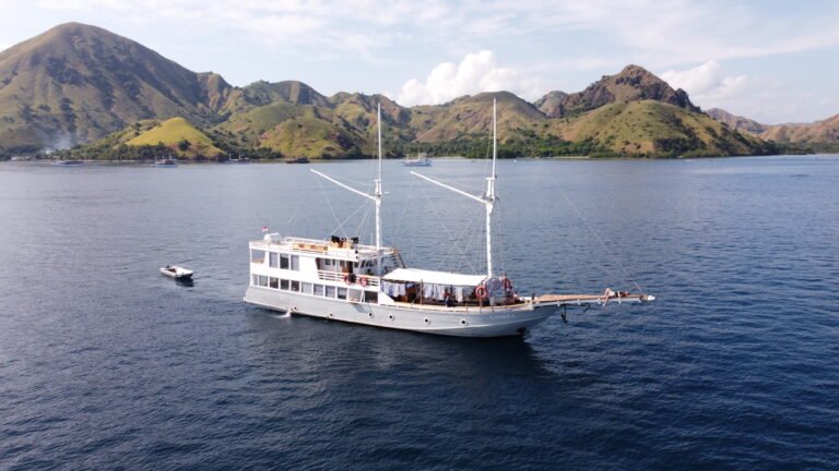 Lanakila Cruise Komodo Sailing Tour