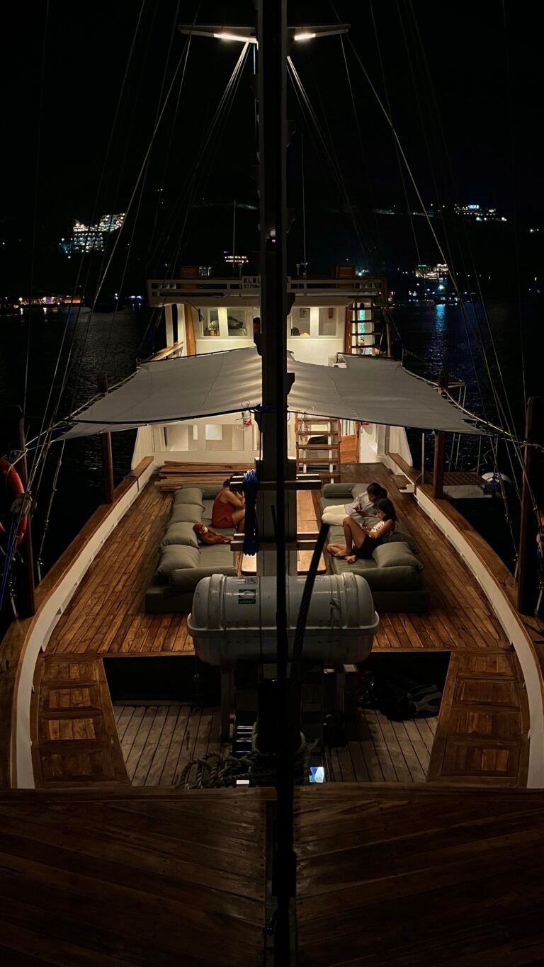 night-view-lanakila-cruise